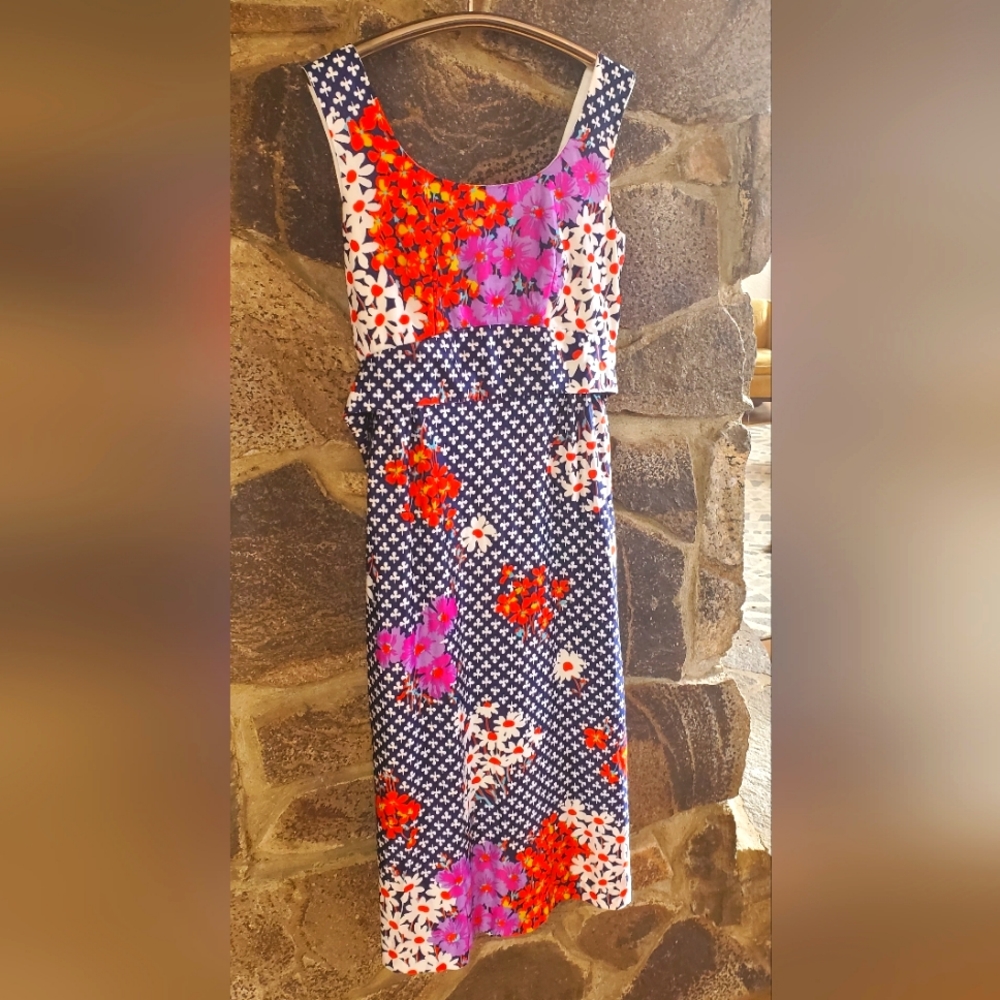 Beautiful Vintage Floral Sleeveless Mod Dress